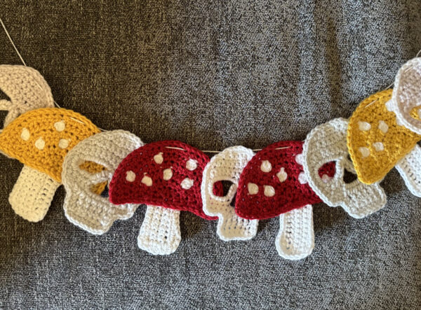 A string with alternating skulls and mushrooms threaded through.